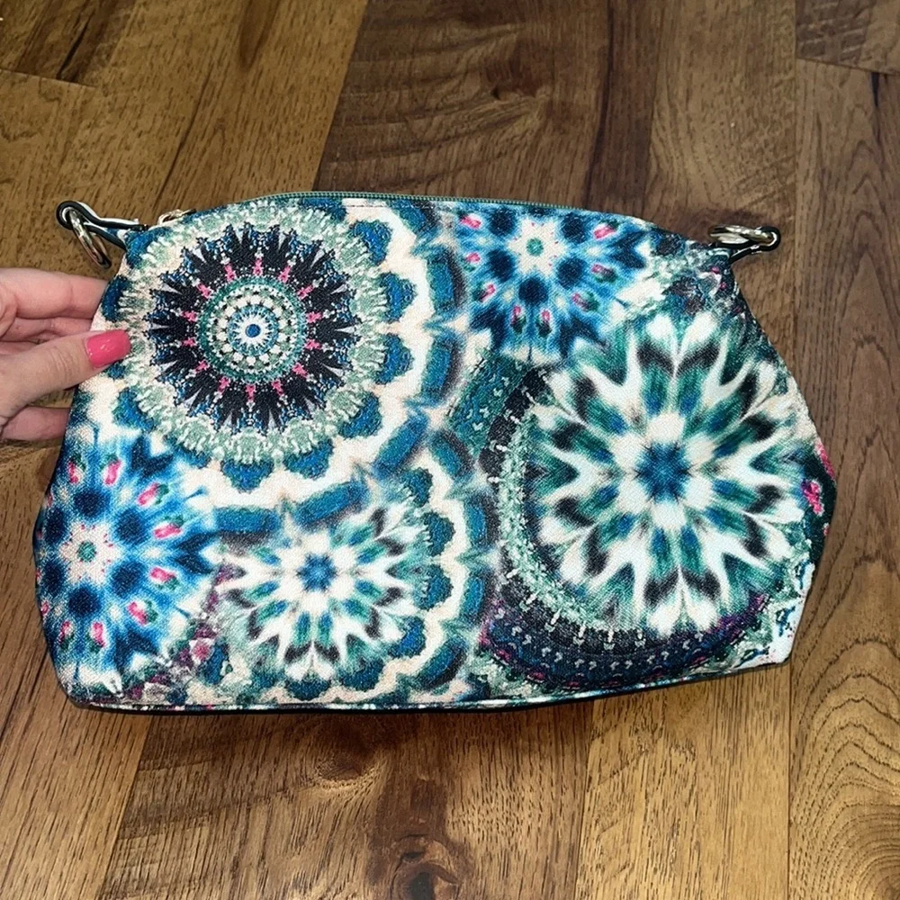 NWOT Woman’s Printed Cosmetic Bag